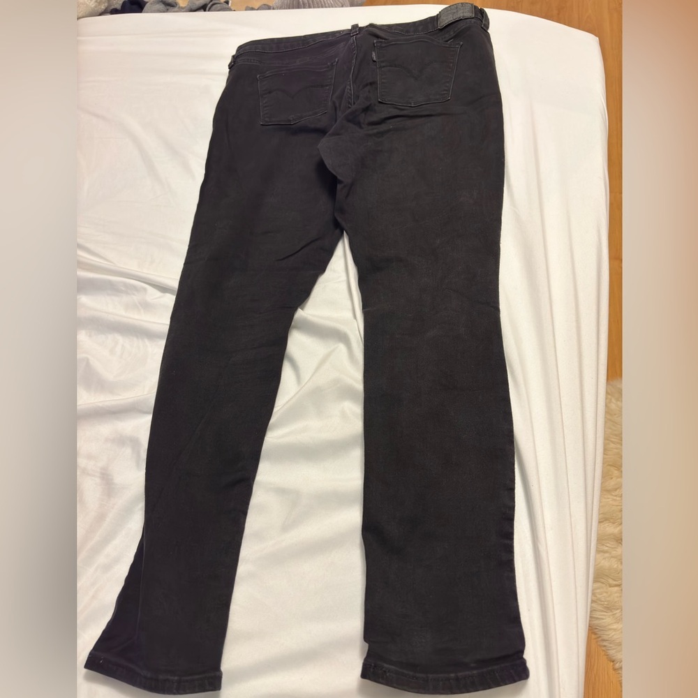 Levi's Women's 711 Skinny Jeans in Soft Black - Picture 2 of 6